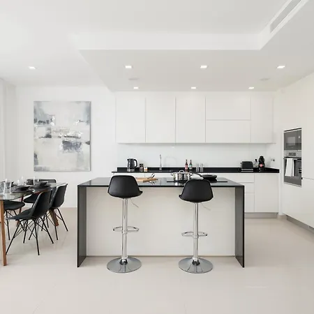 Modern T2 Near The Center ! * Lagos