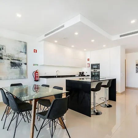 Modern T2 Near The Center ! Lagos