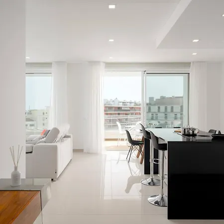 Modern T2 Near The Center ! Lagos